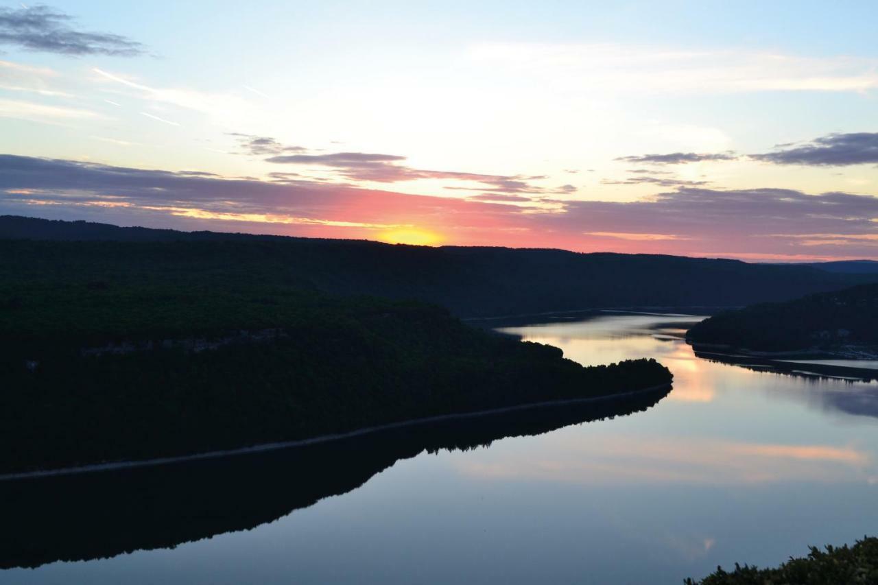 Vvf Jura Lac De Vouglans Maisod Esterno foto